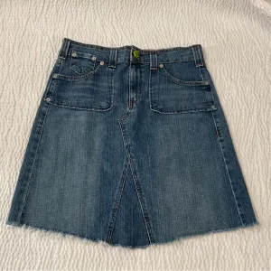 Levi’s JEANS Denim A-Line Deconstructed Iconic Skirt