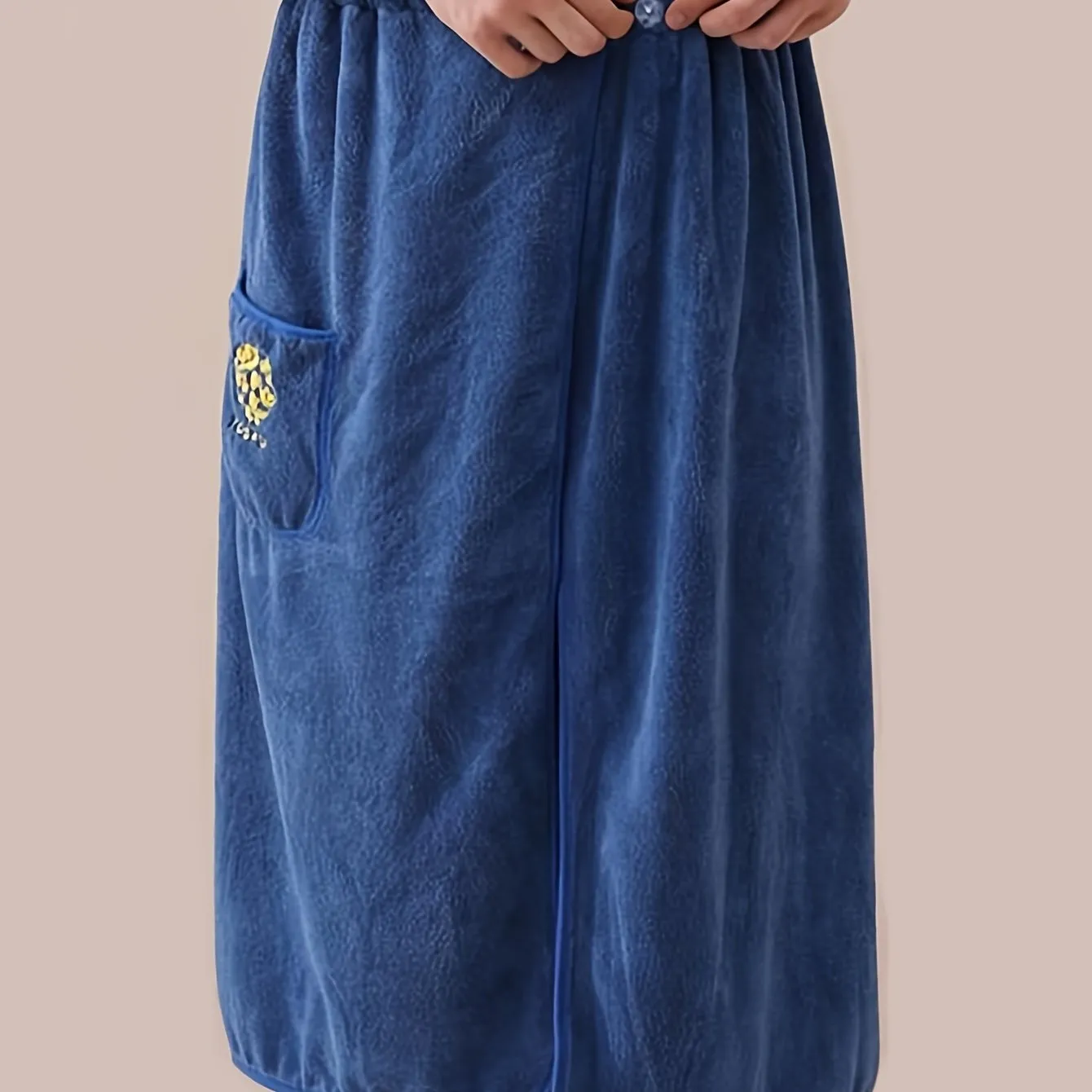 Mens Stylish Letter Bath Towel Skirt - Ultra-Soft Coral Fleece, Adjustable & Quick-Drying, with Secure Button Closure for Ultimate Comfort and Convenience