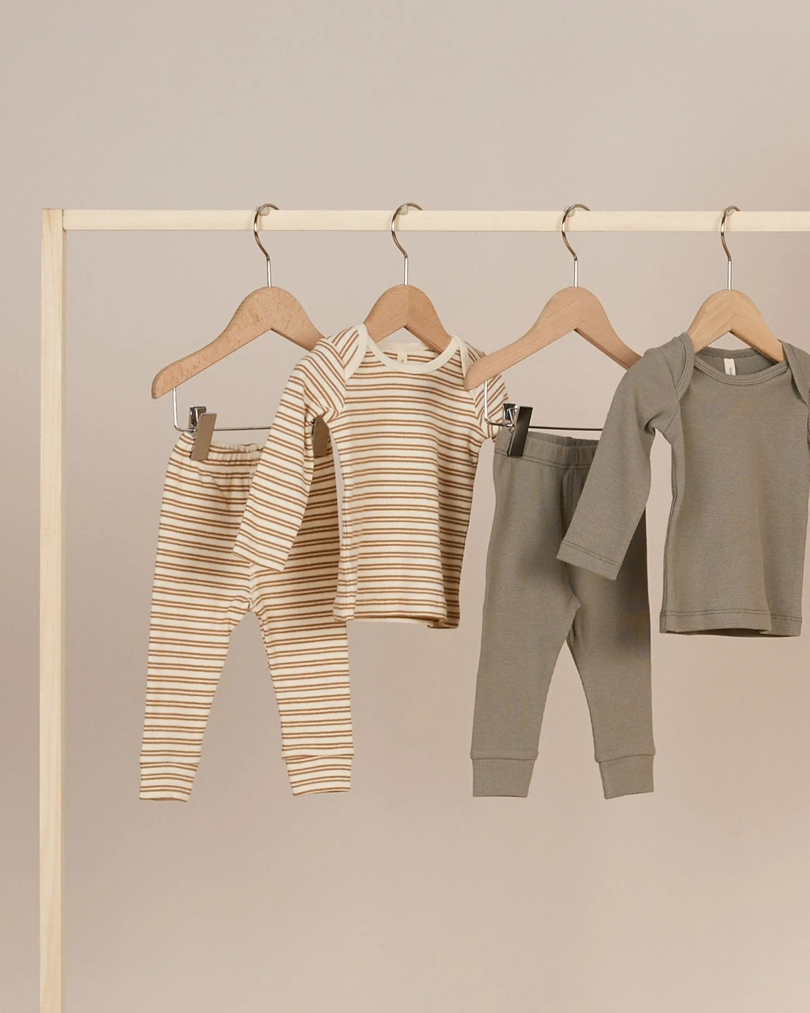Ribbed Tee   Legging Set || Basil