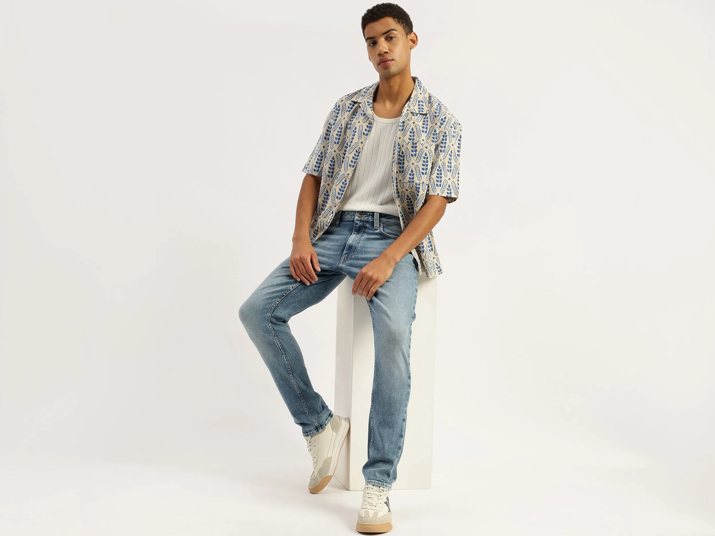 Solid Slim Tapered Fit Light Wash Jeans