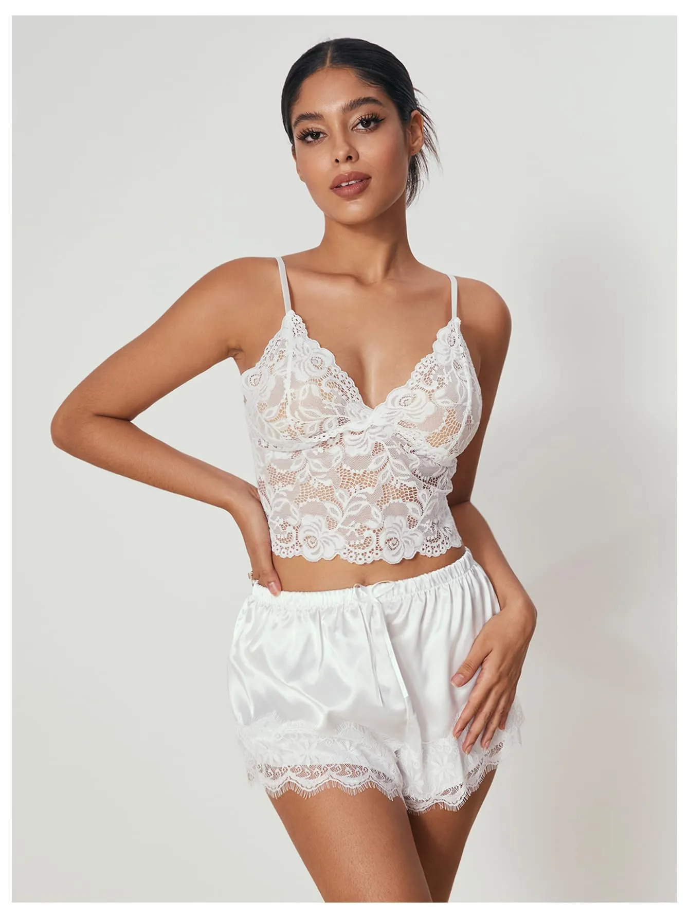 WDIRARA Women' Silk Satin Pajamas Set 4pcs Lingerie Floral Lace Cami Sleepwear with Robe Snow White M